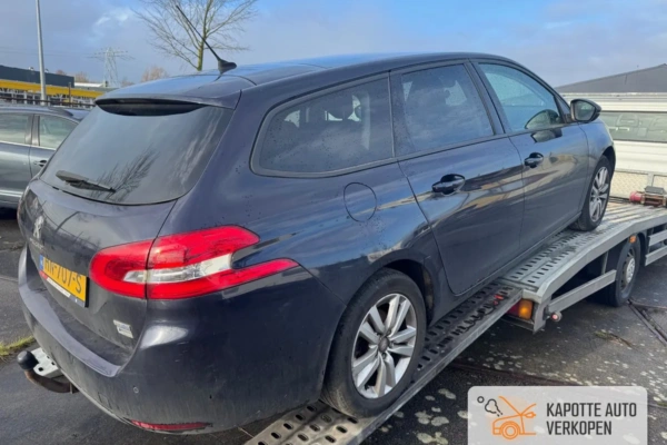 Schadeauto of kapotte auto verkopen met gratis ophaalservice in Den Haag
